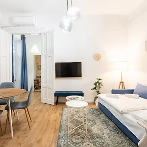 https://blue-fairy.inbudapesthotels.com